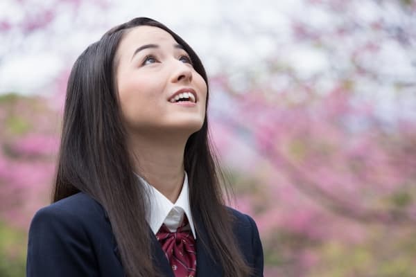 神戸山手女子高校の制服買取相場はいくら？高価買取のポイントや注意点を解説！ アイキャッチ画像