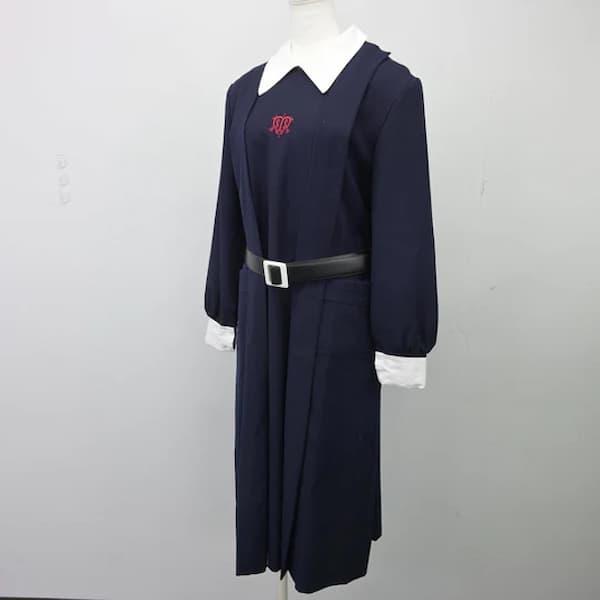 神戸松蔭高校の冬服